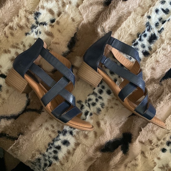 BORN B.O.C. Criss-Cross Strap Sandals / Heels — 6 - Picture 8 of 10